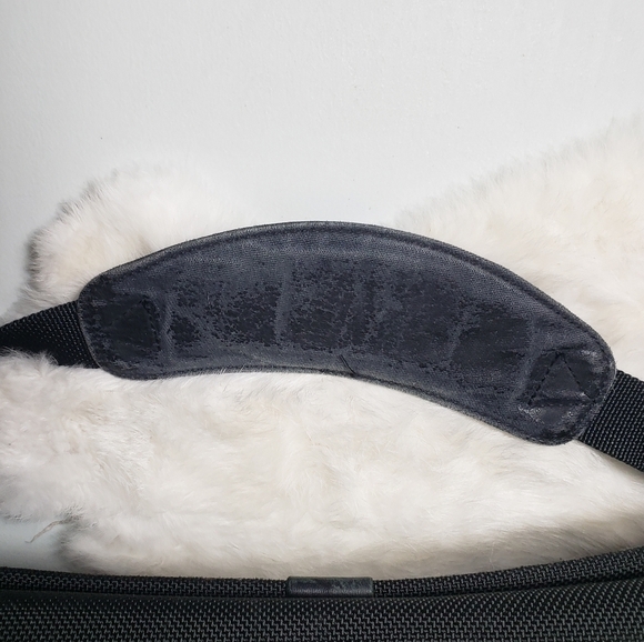 Tumi 225D3 Black Carry-on Travel Overnight Bag Case with Shoulder Strap-17x13x8" - Picture 10 of 15